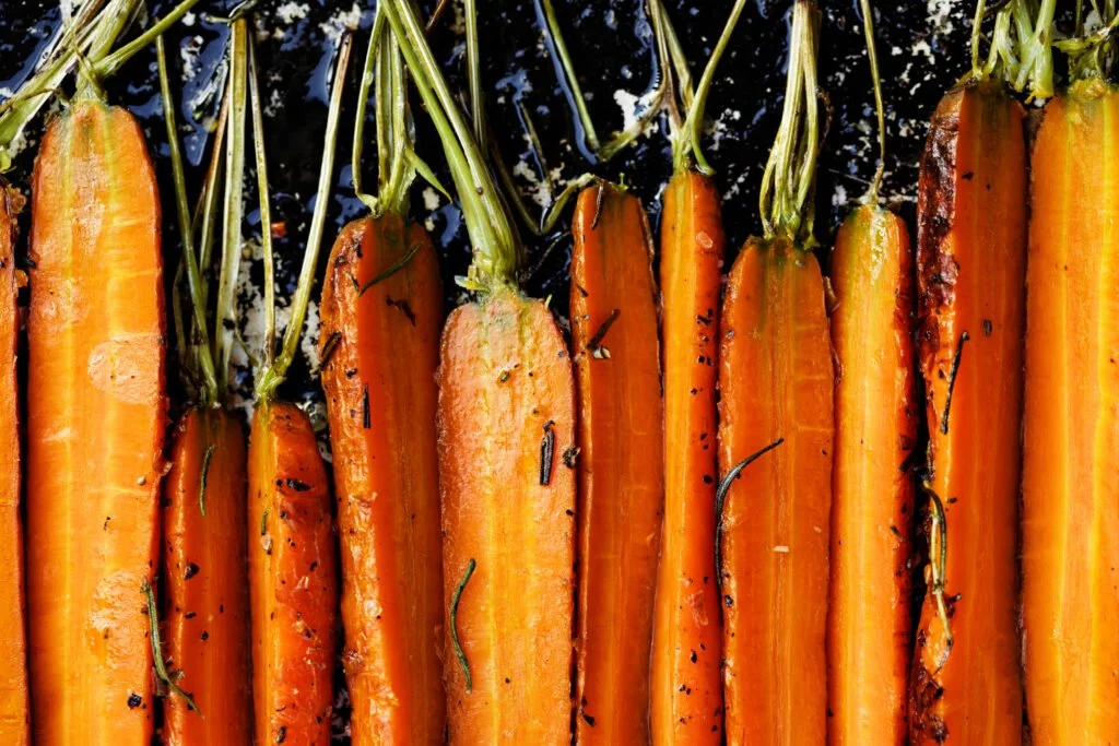 oven roasted carrots recipe is quick and easy to make and super tasty! 